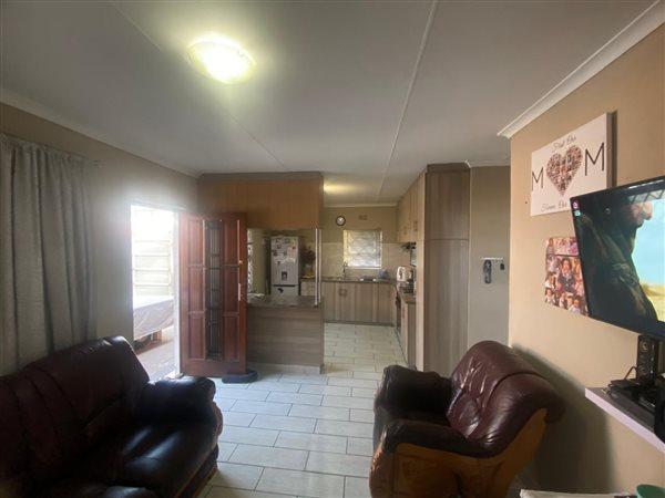 5 Bedroom Property for Sale in Rondevlei Park Western Cape